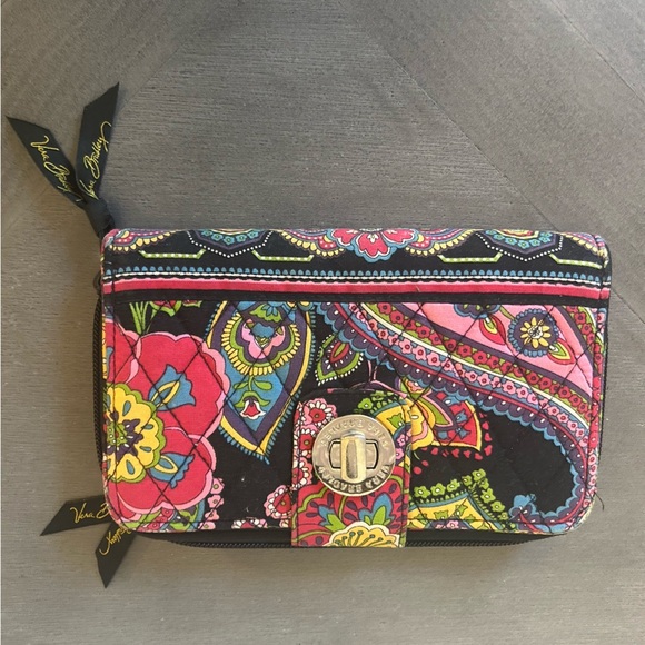 Vera Bradley RFID Turn Lock Wallet in Heirloom Paisley - Picture 1 of 4